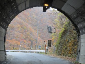 トンネル出口